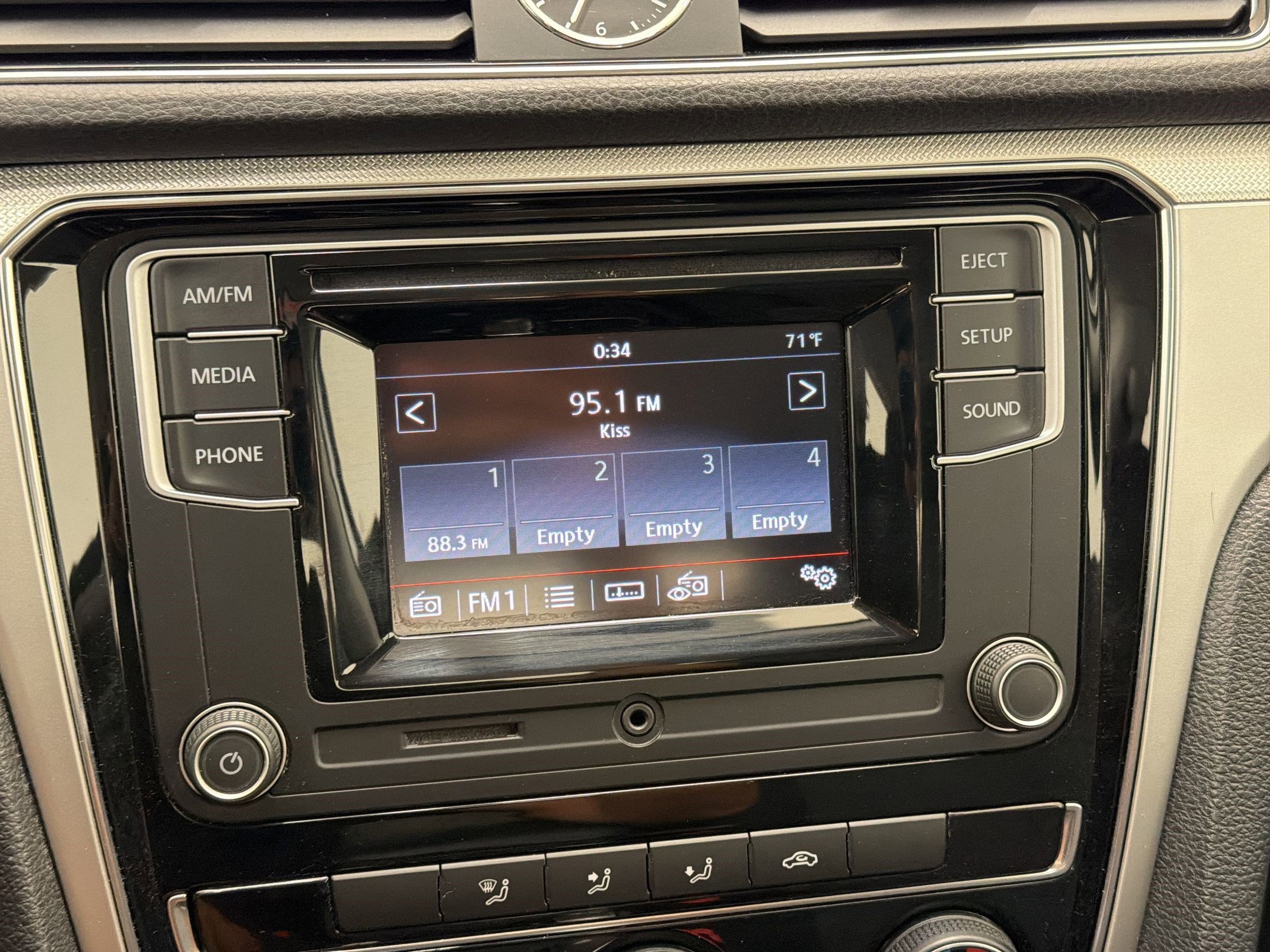 Used 2016 Volkswagen Passat 1.8T R-Line image 23