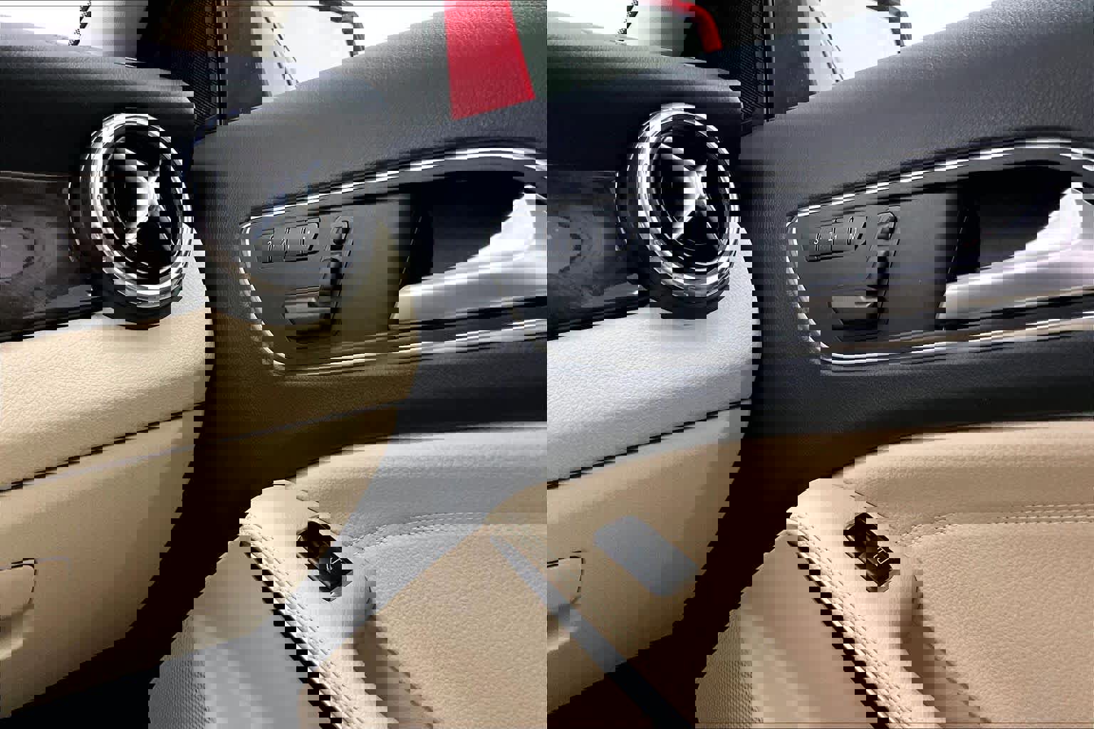 Used 2015 Mercedes-Benz GLA 250 4MATIC image 34