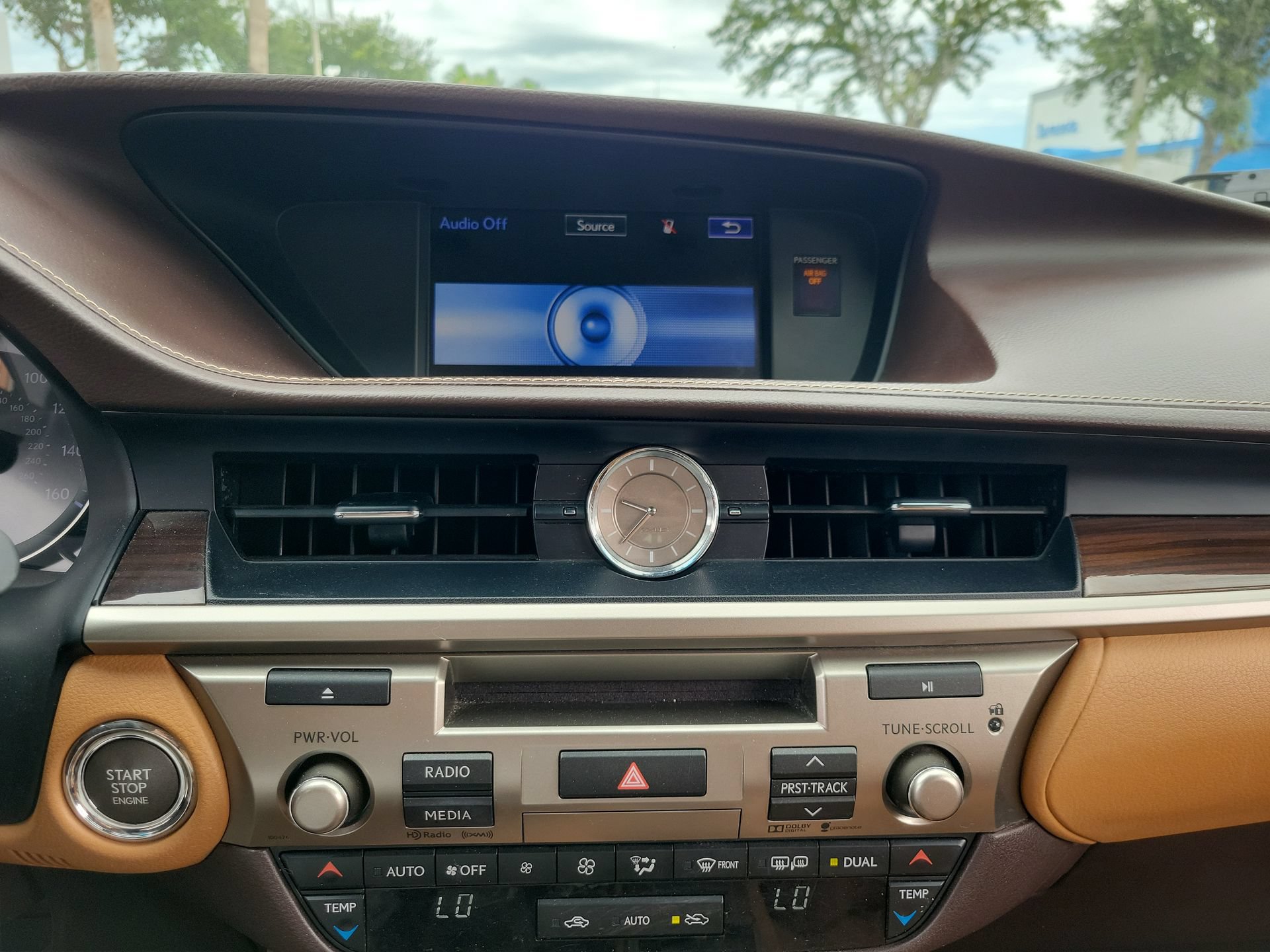 Used 2016 Lexus ES 350 w/ Luxury Package w/Wood Trim FWD image 20