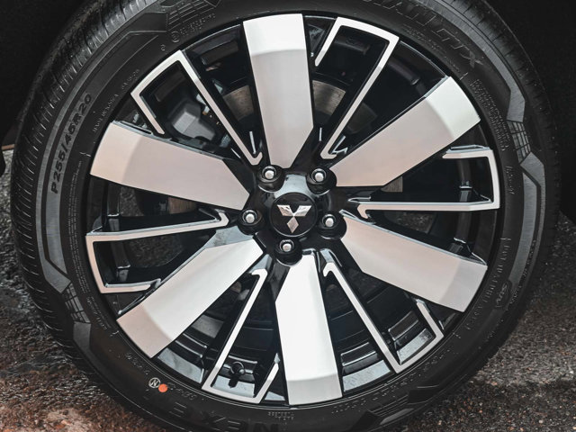 New 2025 Mitsubishi Outlander SE image 7