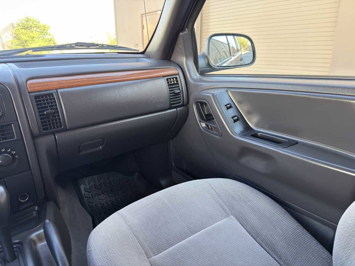 Used 1999 Jeep Grand Cherokee Laredo image 30