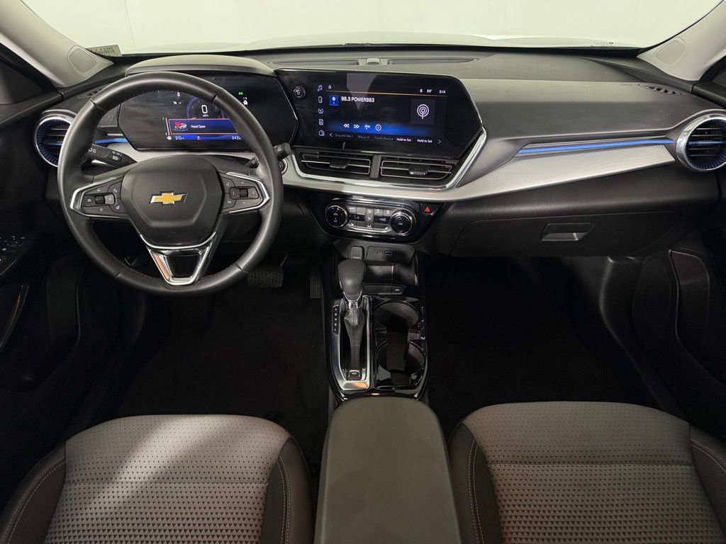 Used 2025 Chevrolet Trax LT w/ LT Convenience Package FWD image 14