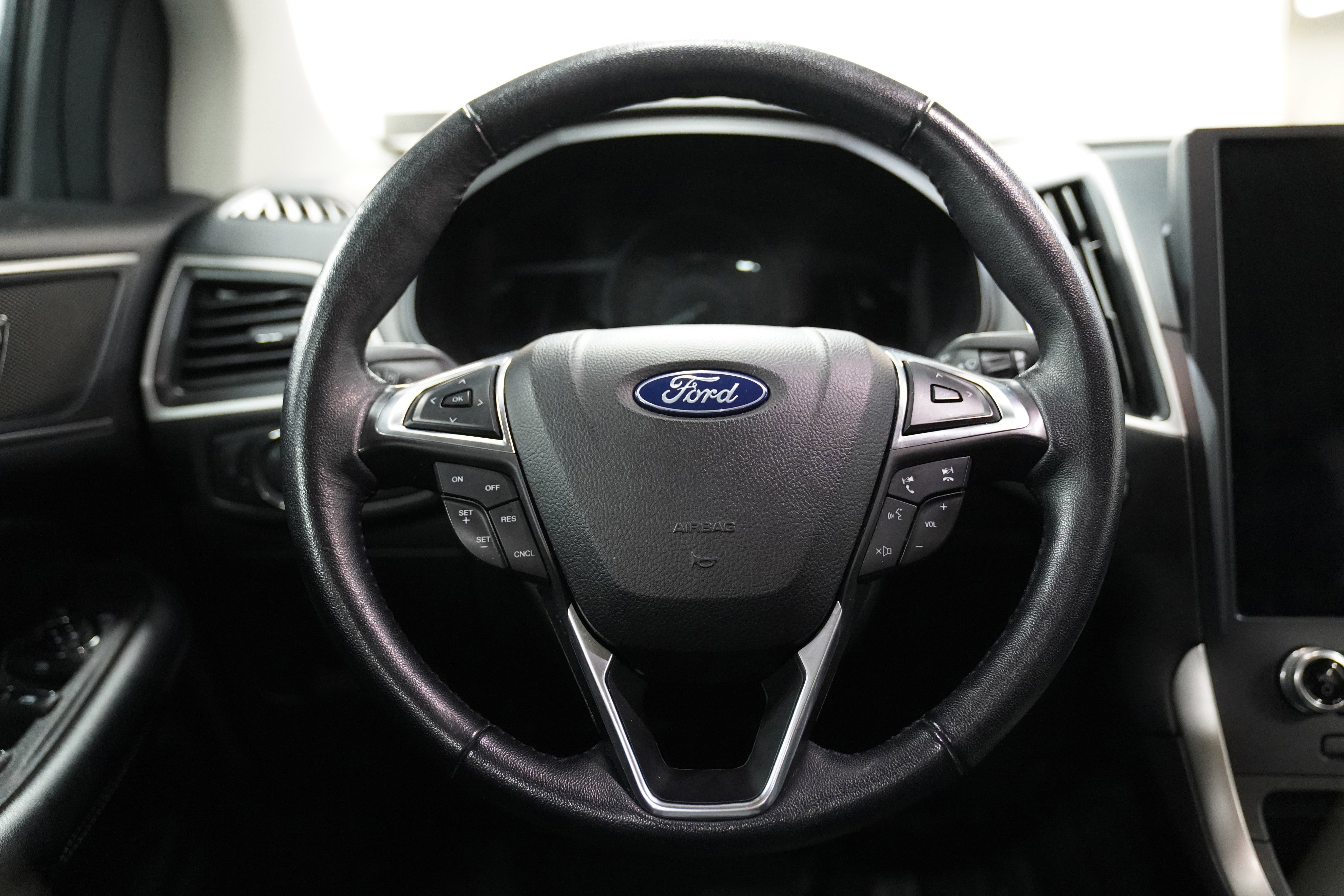 Used 2023 Ford Edge SEL image 18