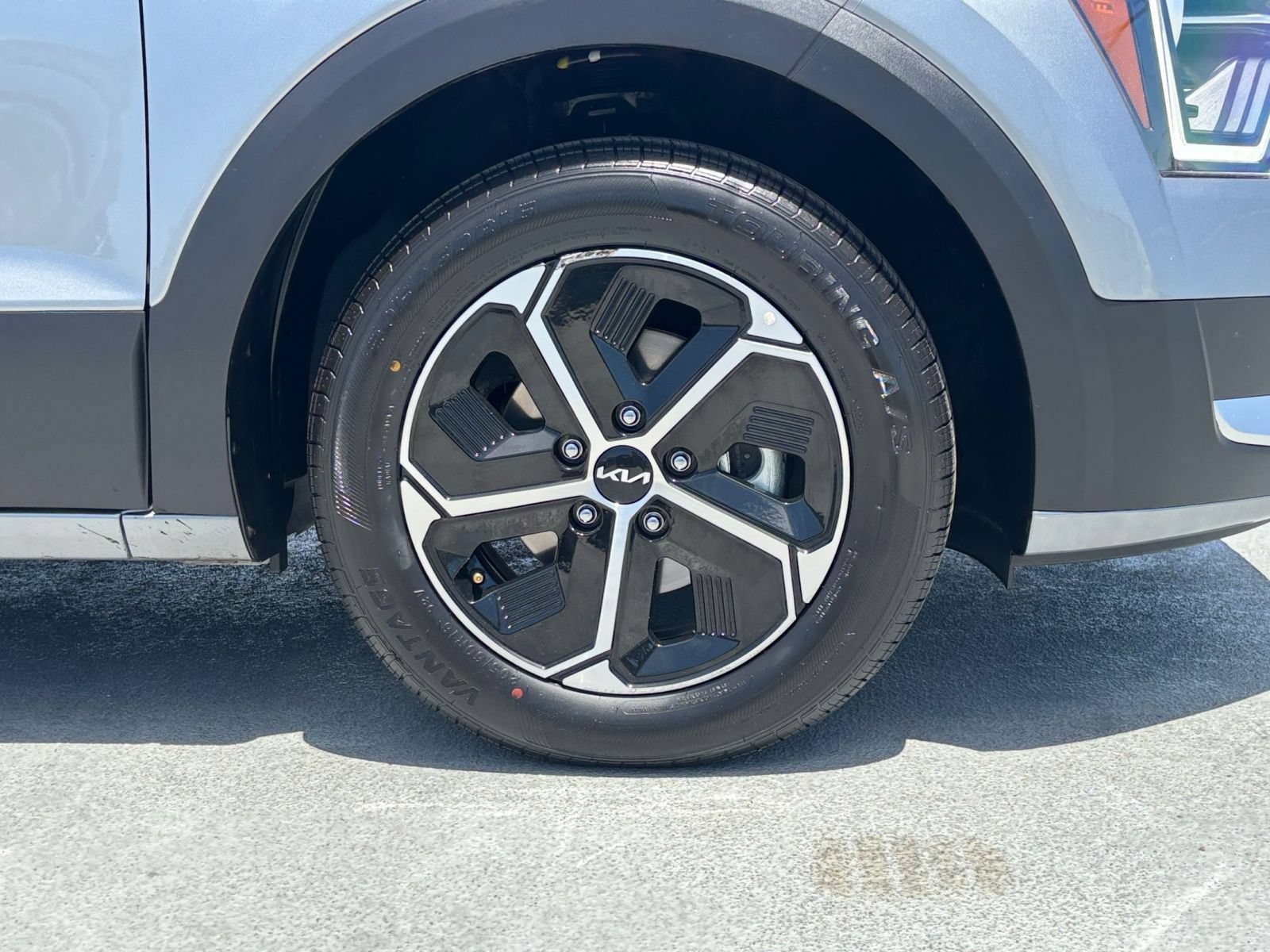 Used 2026 Kia Niro LX FWD image 28