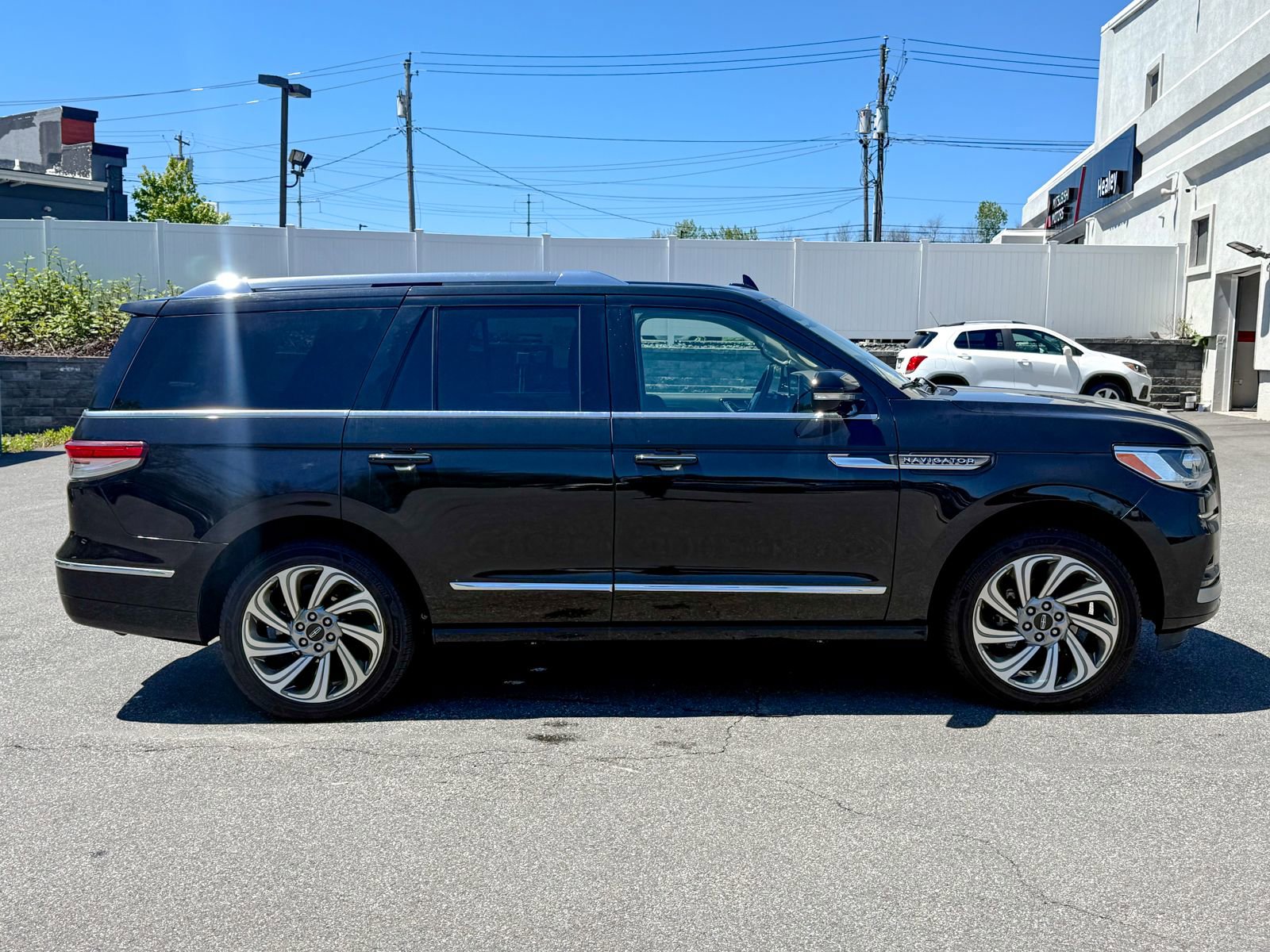 Used 2022 Lincoln Navigator Reserve AWD/4WD image 8