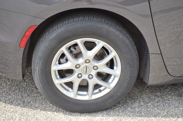 Used 2023 Chrysler Pacifica Touring-L FWD image 11