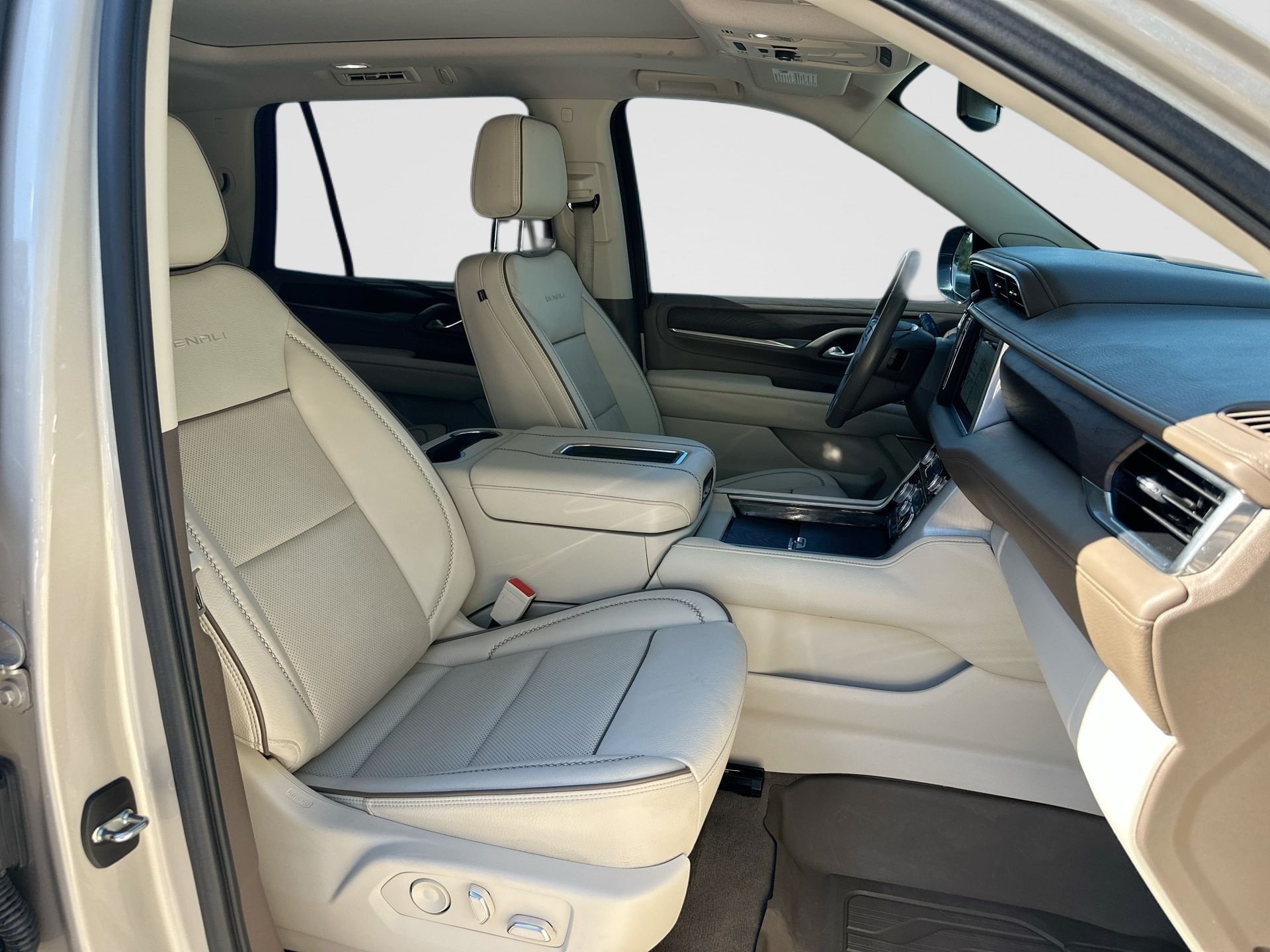 Used 2022 GMC Yukon Denali RWD image 28