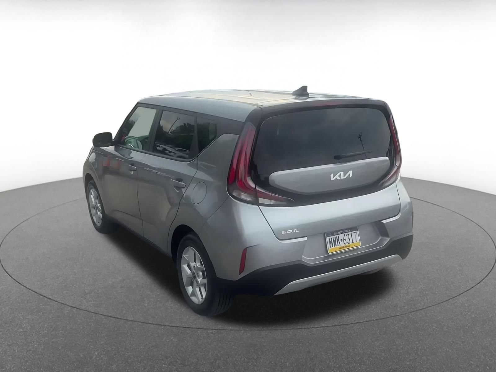 Used 2025 Kia Soul LX w/ LX Technology Package FWD image 10