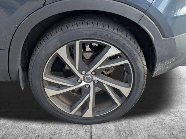 Used 2022 Volvo XC40 T5 R-Design w/ Climate Package image 5