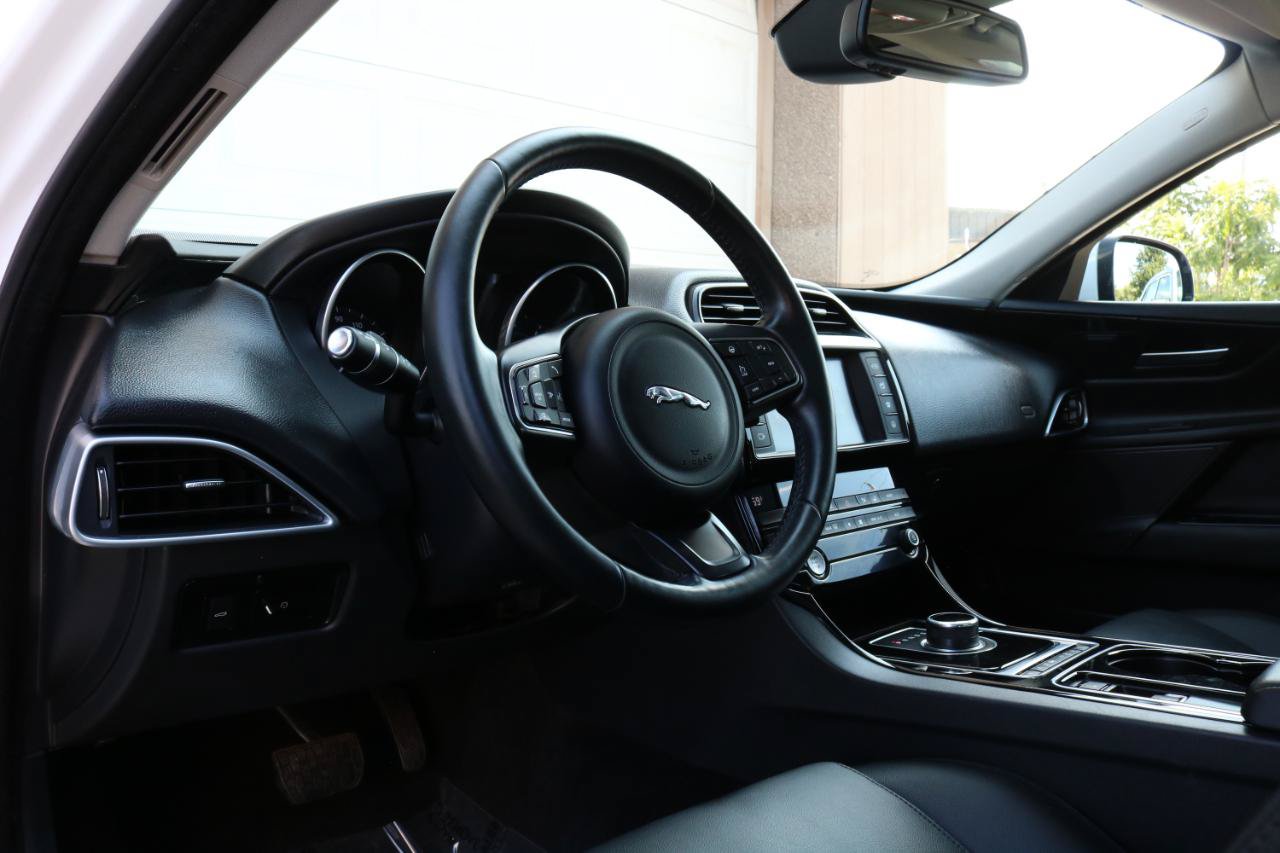 Used 2017 Jaguar XE Premium AWD/4WD image 18