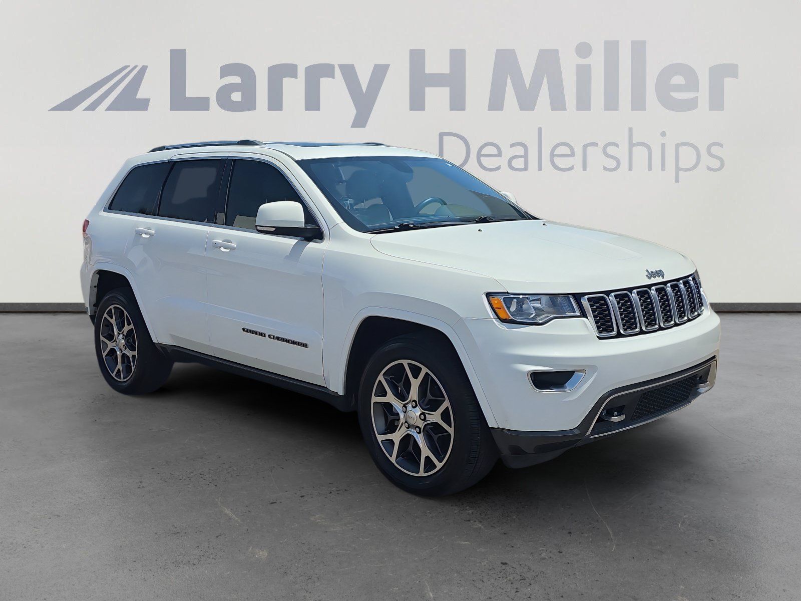 Used 2018 Jeep Grand Cherokee Limited AWD/4WD image 7