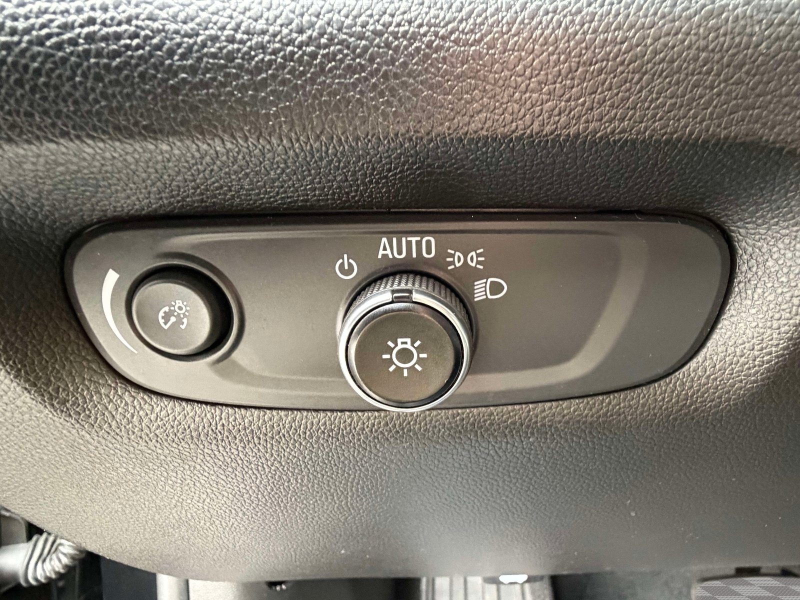Used 2021 Chevrolet Traverse LS FWD image 20