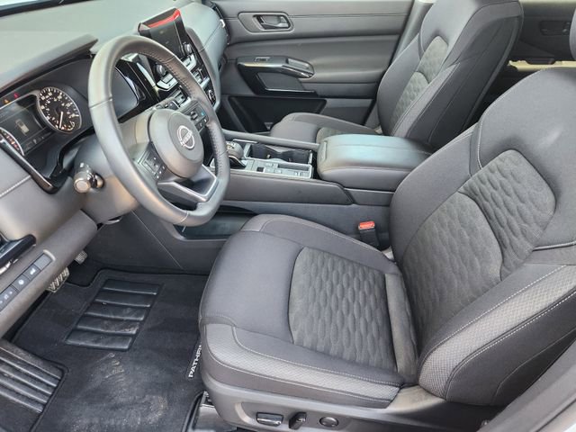 Certified 2025 Nissan Pathfinder SV image 9