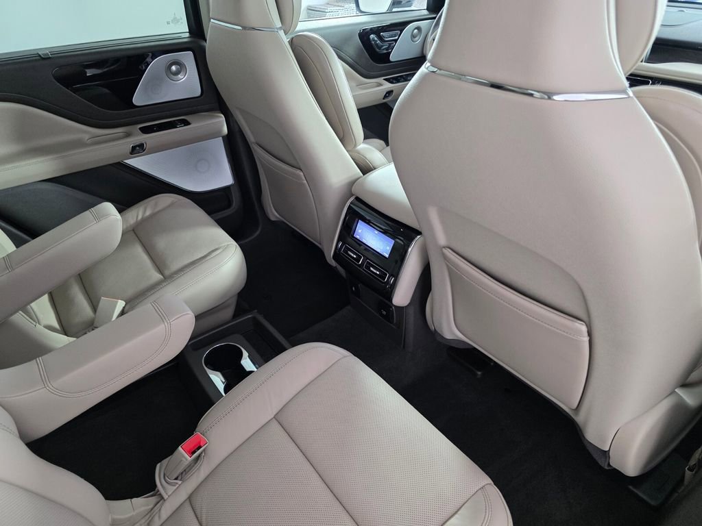 Used 2024 Lincoln Aviator Reserve w/ Equipment Group 201A image 31