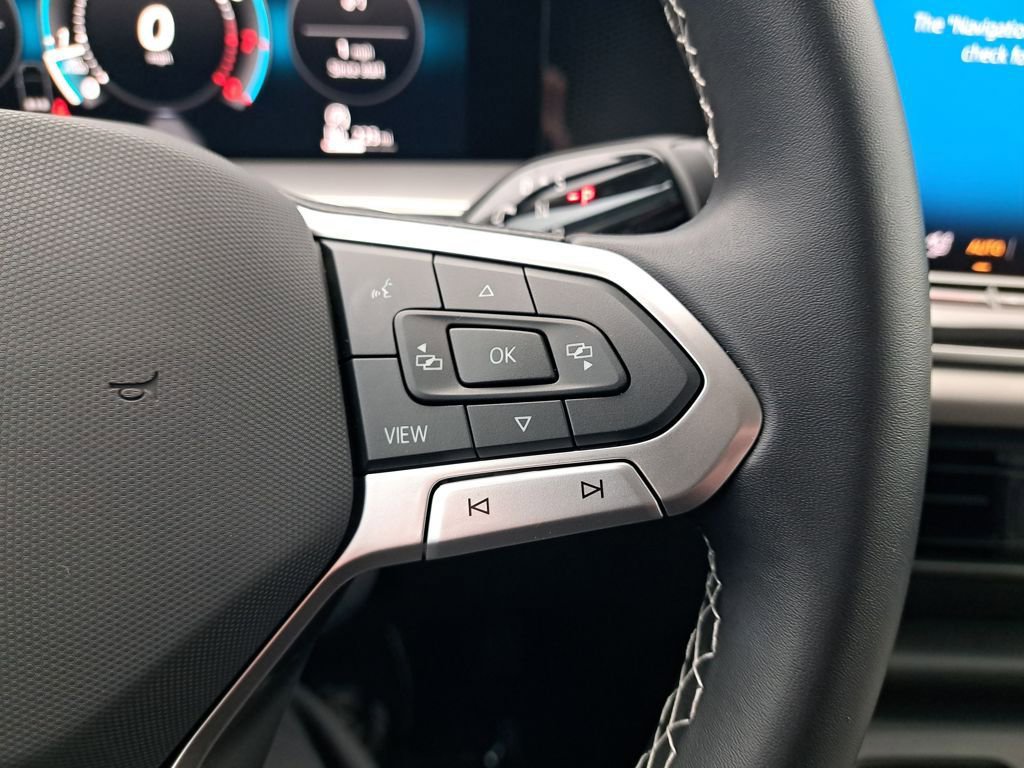 Used 2025 Volkswagen Tiguan SE image 29