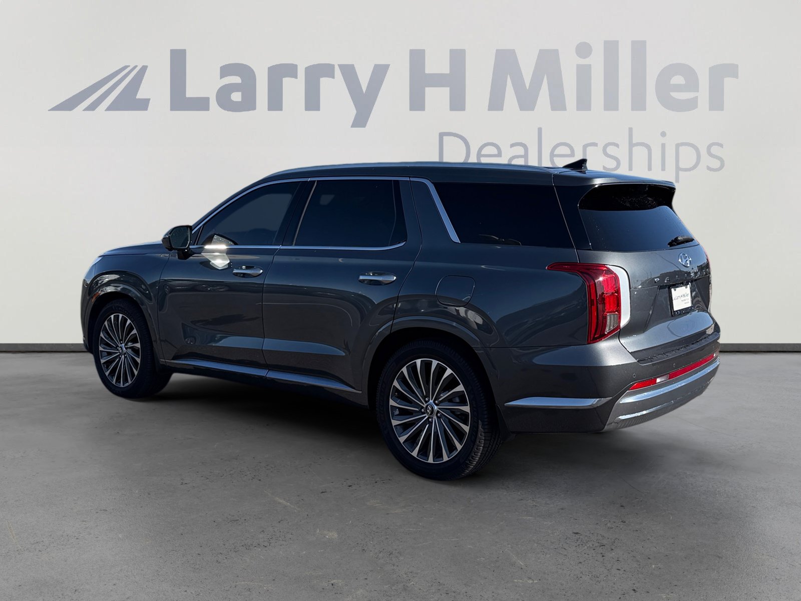 Used 2023 Hyundai Palisade Calligraphy AWD/4WD image 3