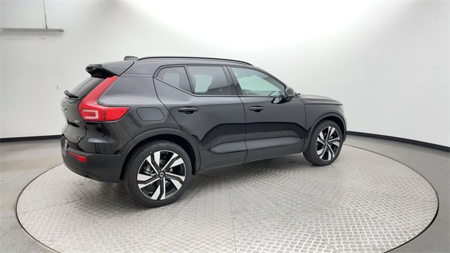 Certified 2024 Volvo XC40 B5 Plus w/ Protection Package Premier image 2