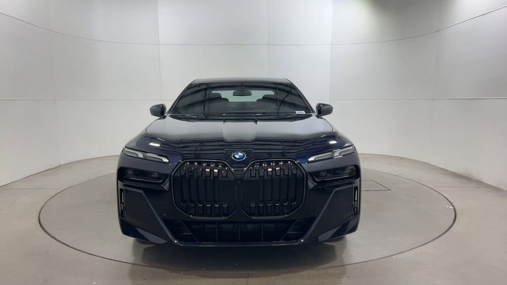New 2026 BMW 750e xDrive w/ Premium Package image 3