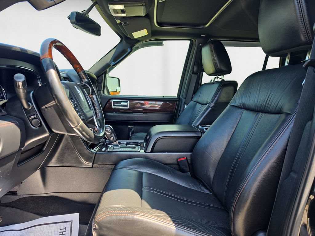 Used 2017 Lincoln Navigator Reserve AWD/4WD image 10