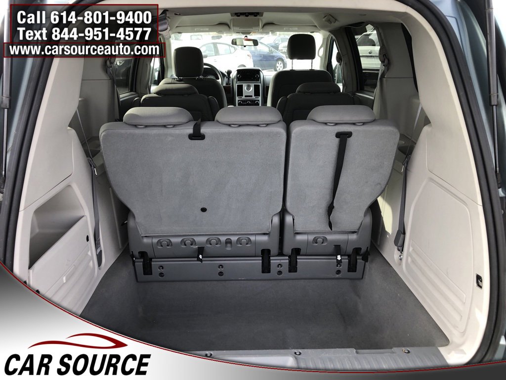 Used 2009 Chrysler Town & Country LX image 7