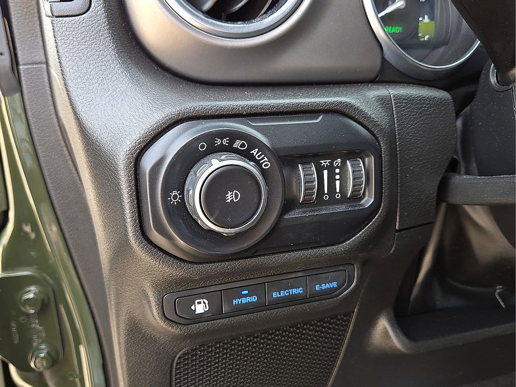 Used 2022 Jeep Wrangler Unlimited Rubicon 4xe image 23