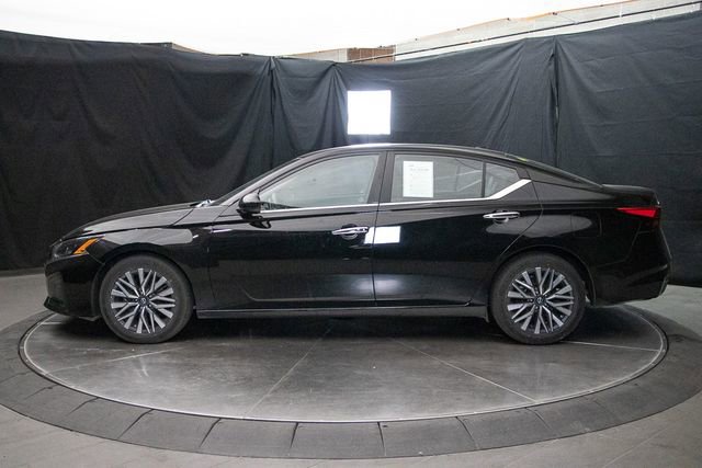 Used 2023 Nissan Altima 2.5 SV image 7