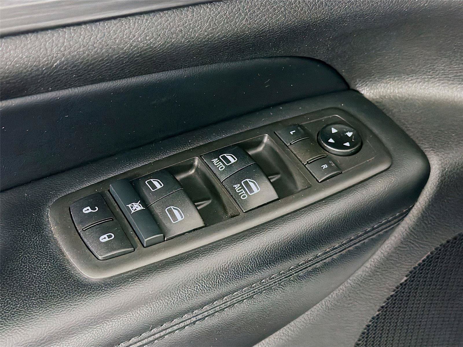 Used 2021 Jeep Grand Cherokee Laredo X AWD/4WD image 24