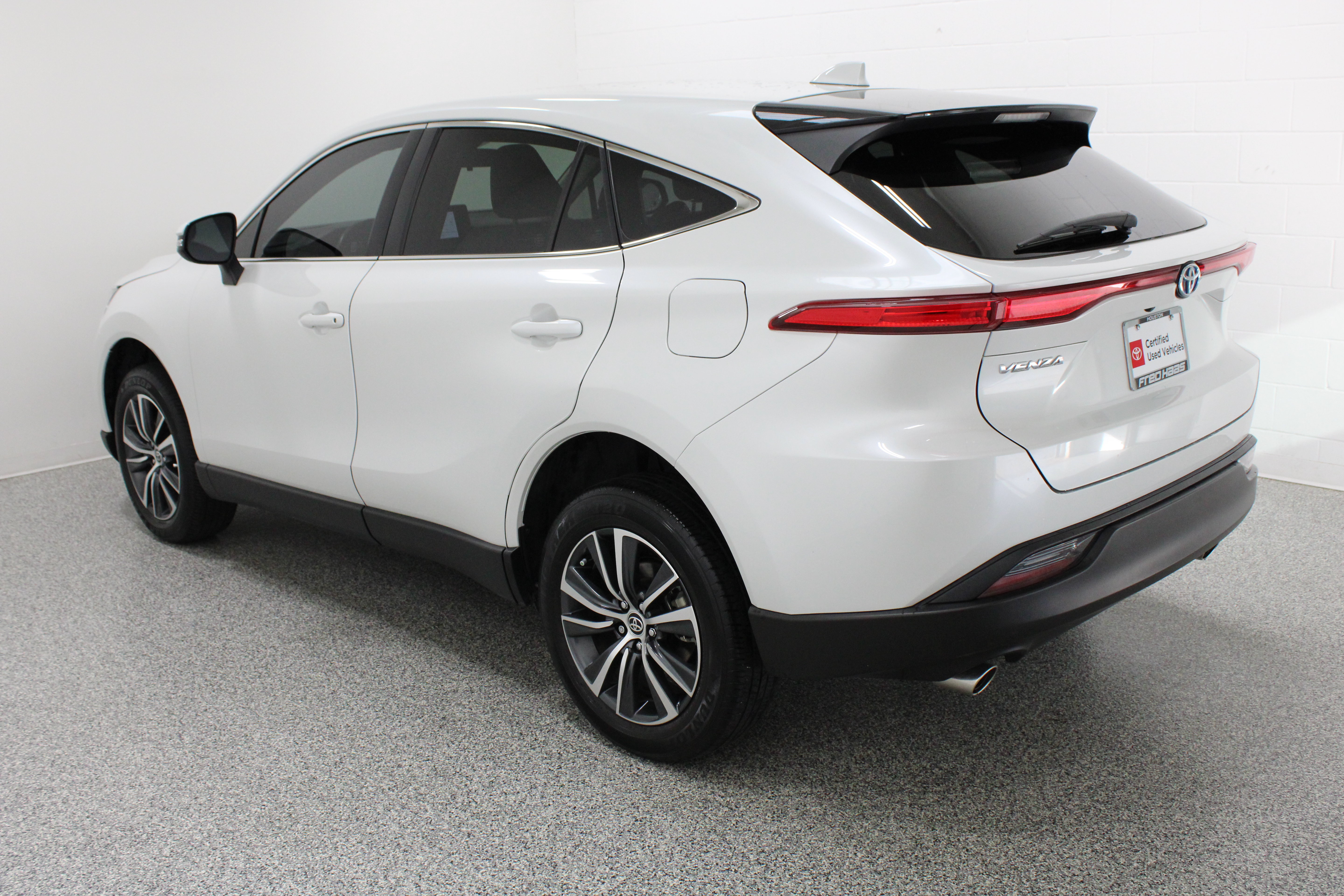 Certified 2023 Toyota Venza LE AWD/4WD image 9