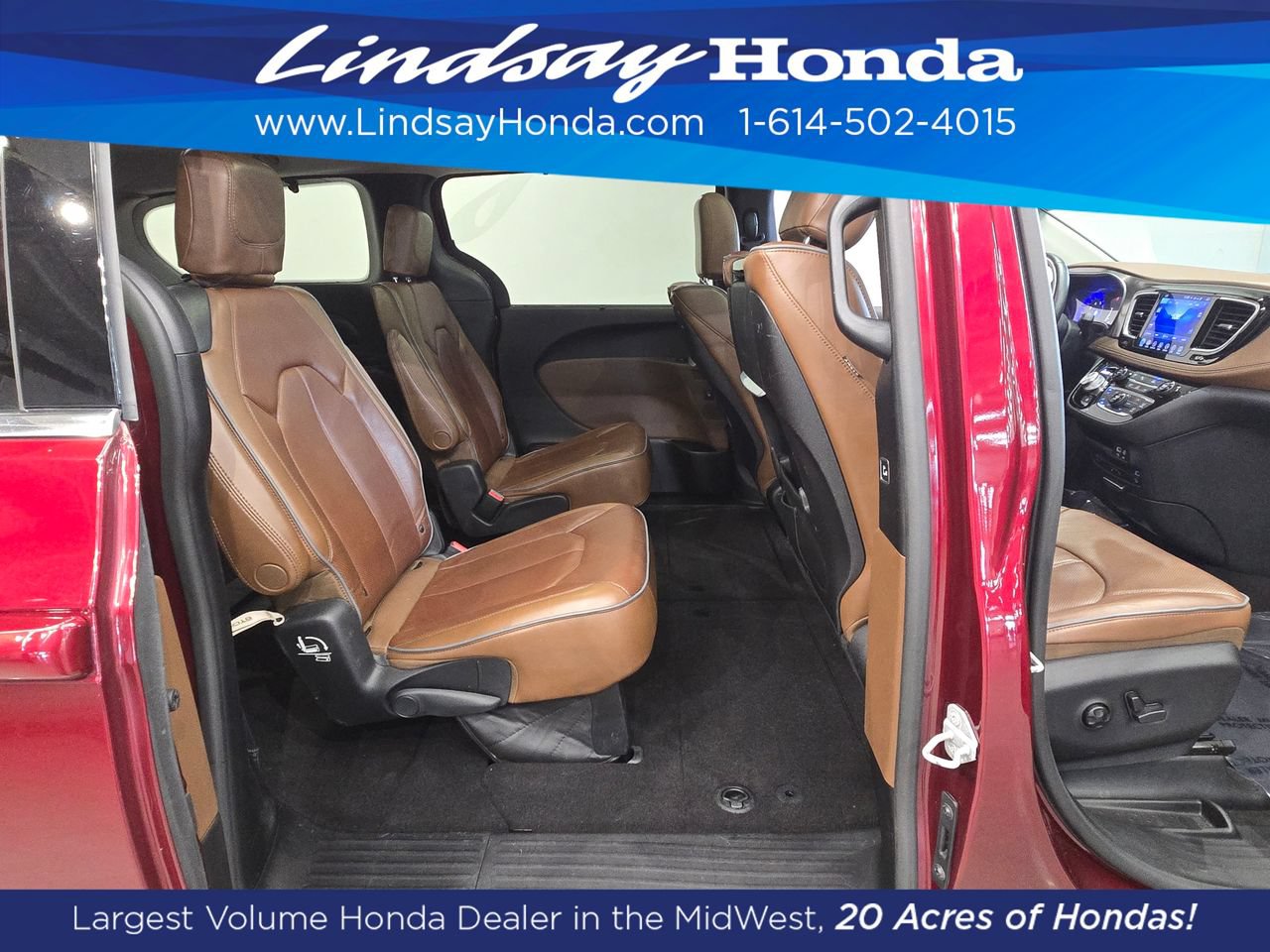 Used 2017 Chrysler Pacifica Limited w/ UConnect Theater Package FWD image 10