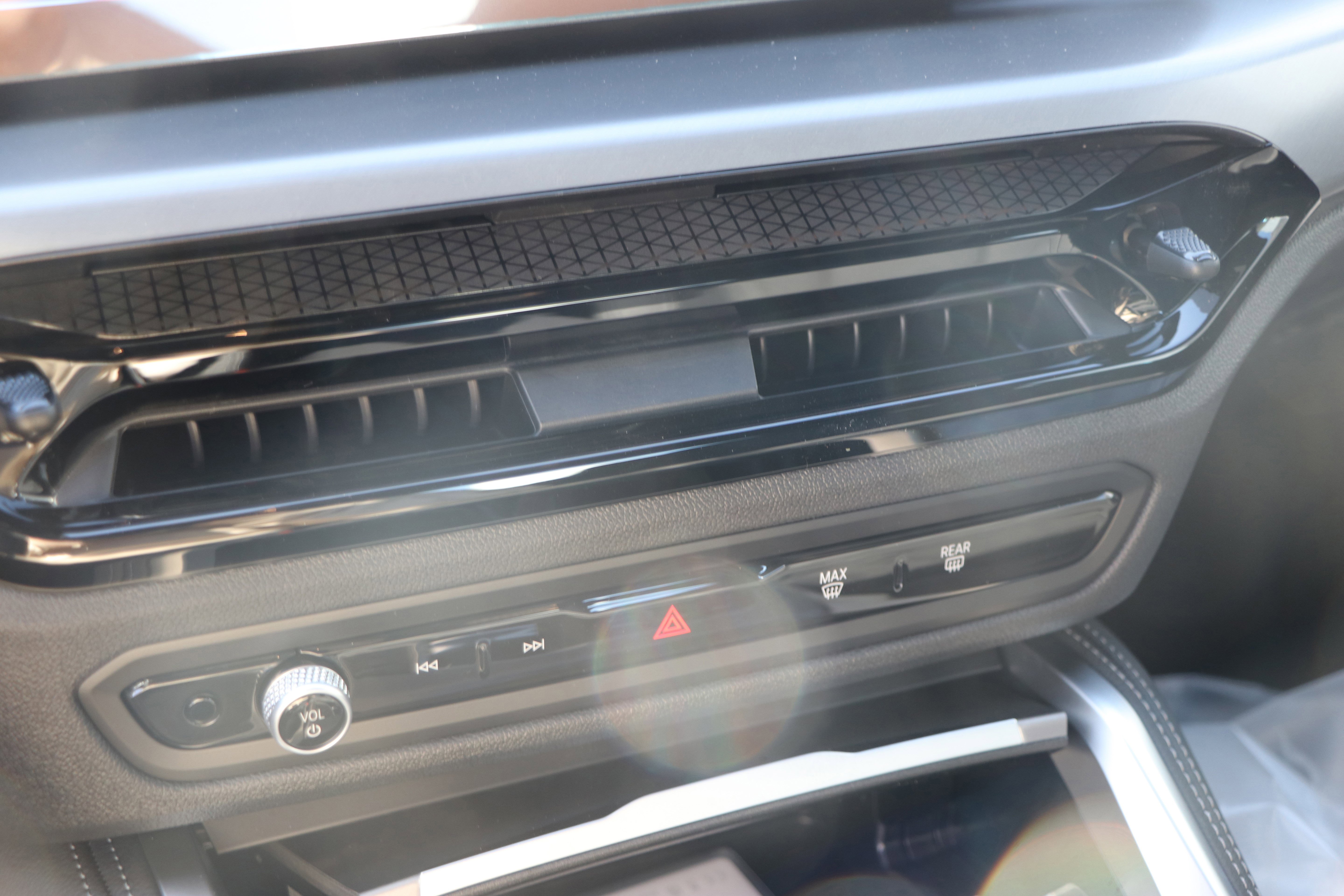 Certified 2025 BMW 430i xDrive Coupe w/ M Sport Package image 23