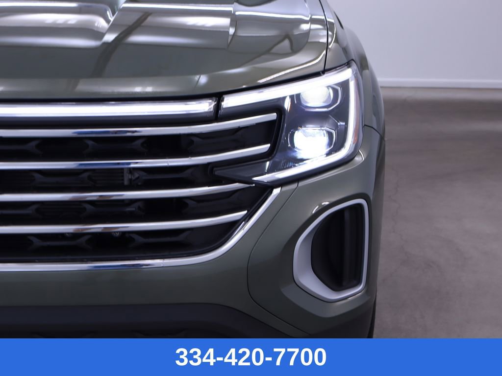 New 2025 Volkswagen Atlas SE w/ Black Wheel Package image 8