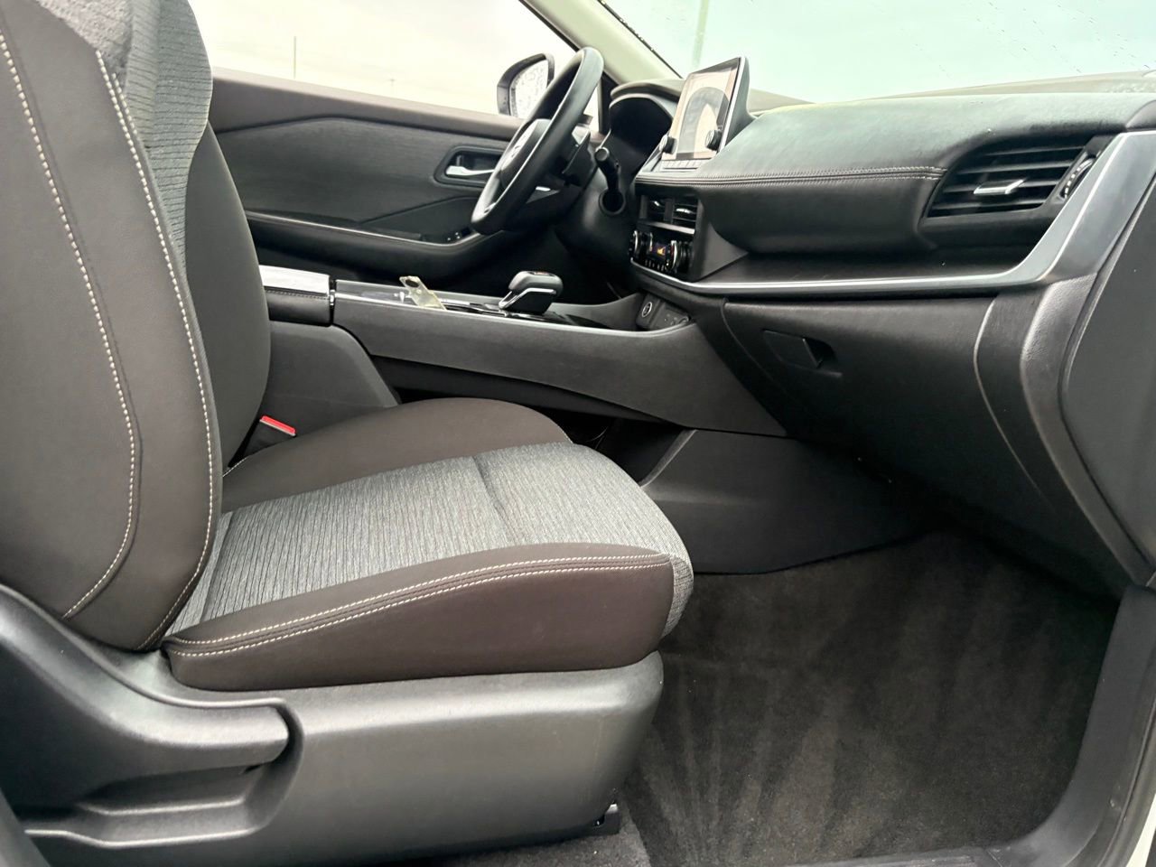 Certified 2023 Nissan Rogue SV image 35