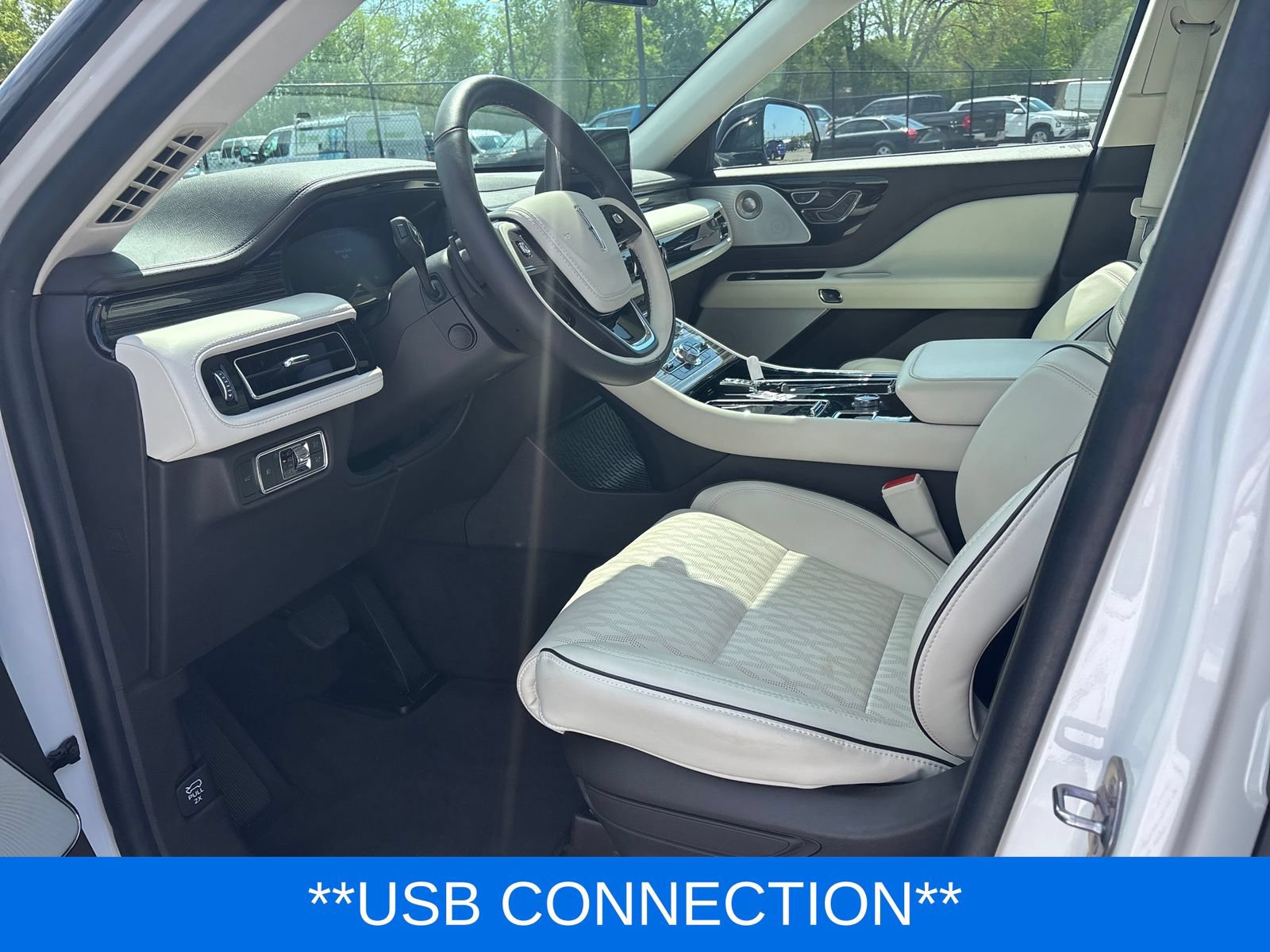 Certified 2024 Lincoln Aviator Black Label w/ Class IV Trailer Tow Package AWD/4WD image 15