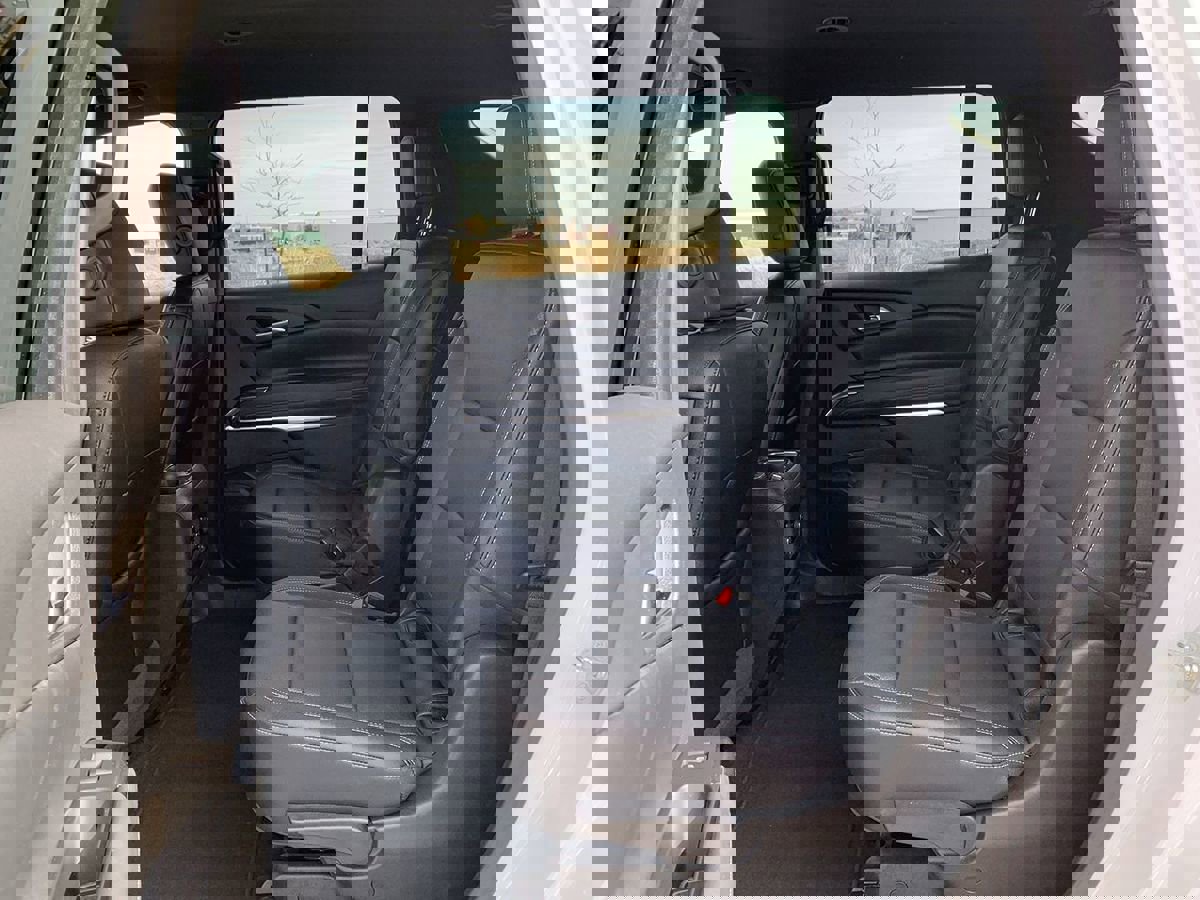 Used 2025 Chevrolet Traverse LT image 27