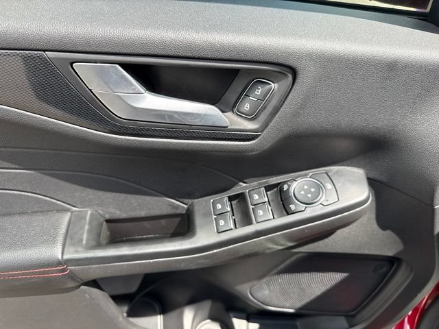 Used 2025 Ford Escape ST-Line AWD/4WD image 8