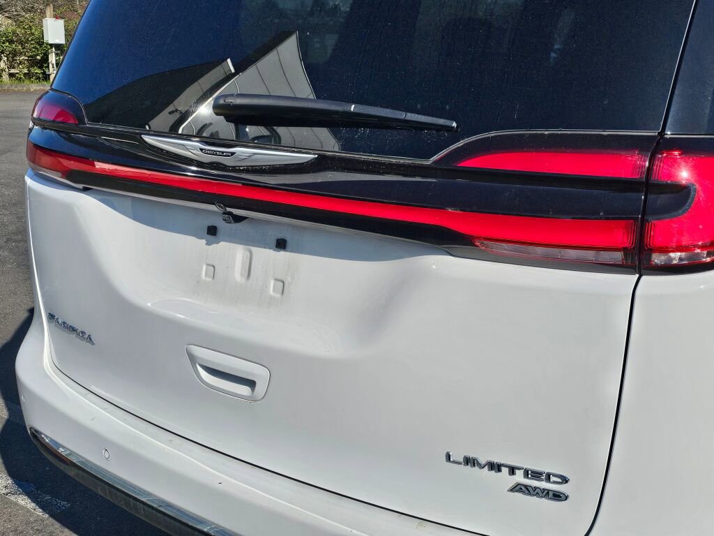 Used 2026 Chrysler Pacifica Limited image 17