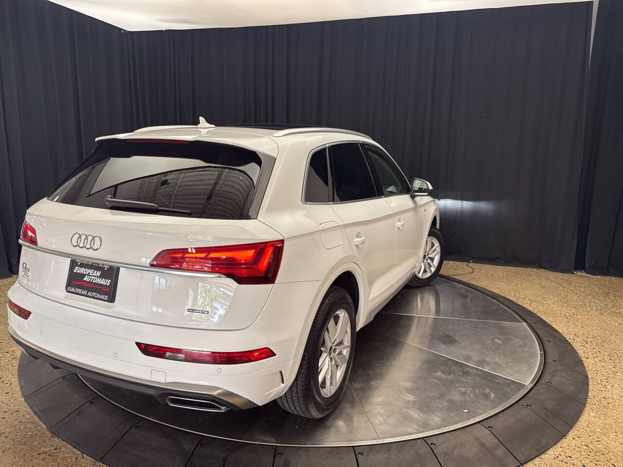 Used 2024 Audi Q5 2.0T Premium w/ Convenience Package AWD/4WD image 6