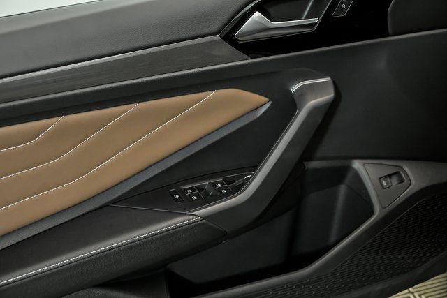 Certified 2025 Volkswagen Jetta SEL image 9