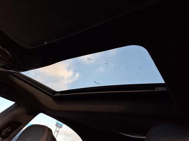 Used 2018 Maserati Ghibli GranLusso image 9