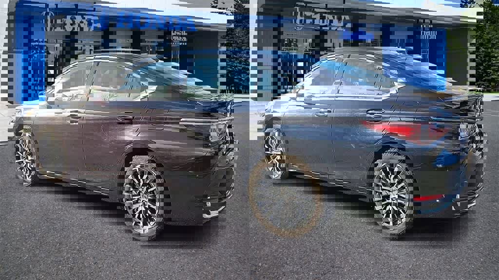 Used 2023 Lexus ES 300h w/ Premium Package image 6