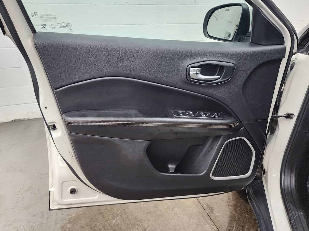 Used 2018 Jeep Compass Limited AWD/4WD image 9