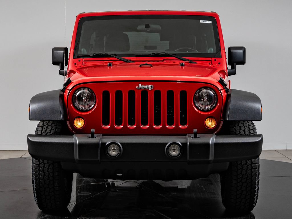 Used 2012 Jeep Wrangler Unlimited Rubicon w/ Dual Top Group AWD/4WD image 2