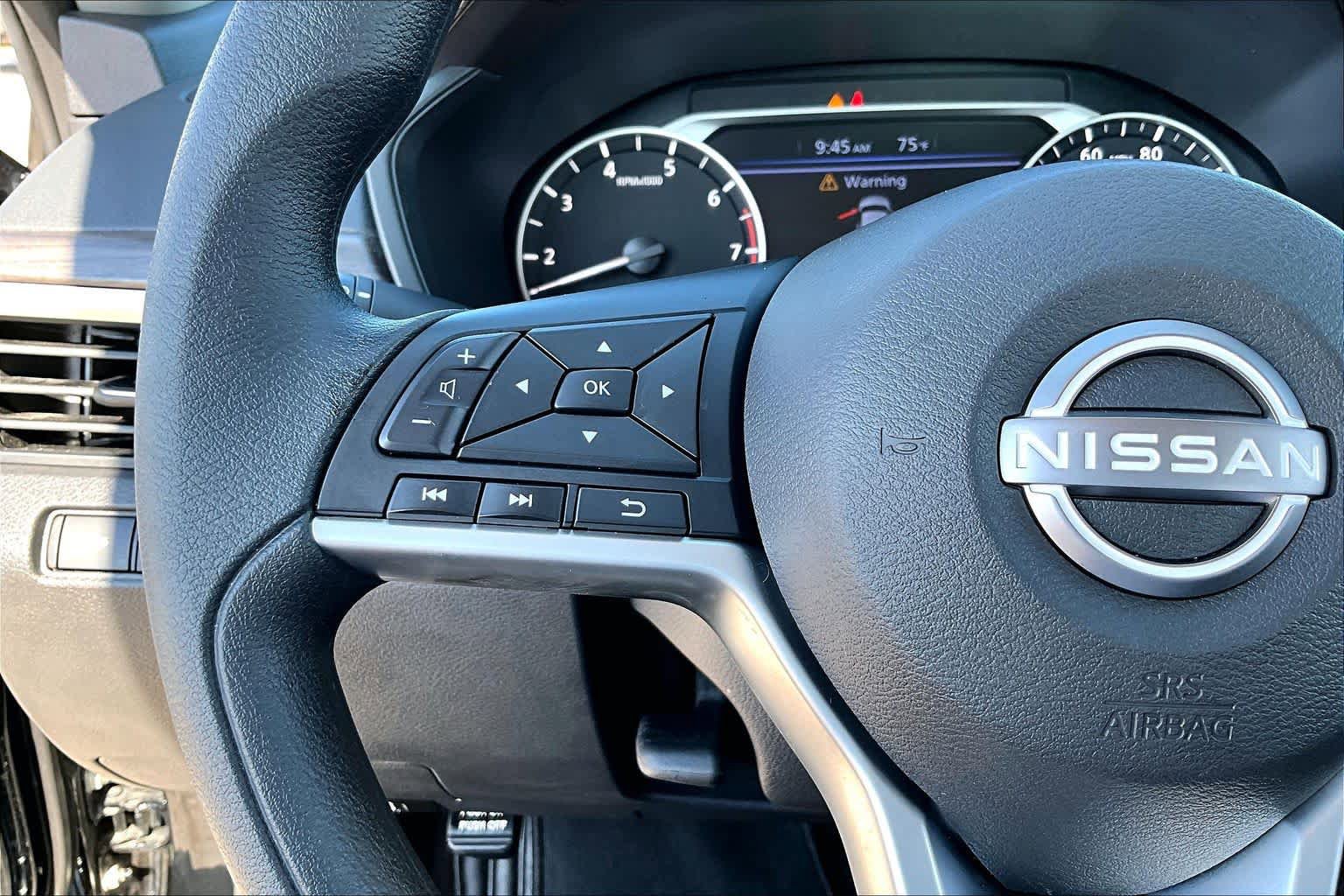 Used 2025 Nissan Altima 2.5 SV FWD image 24