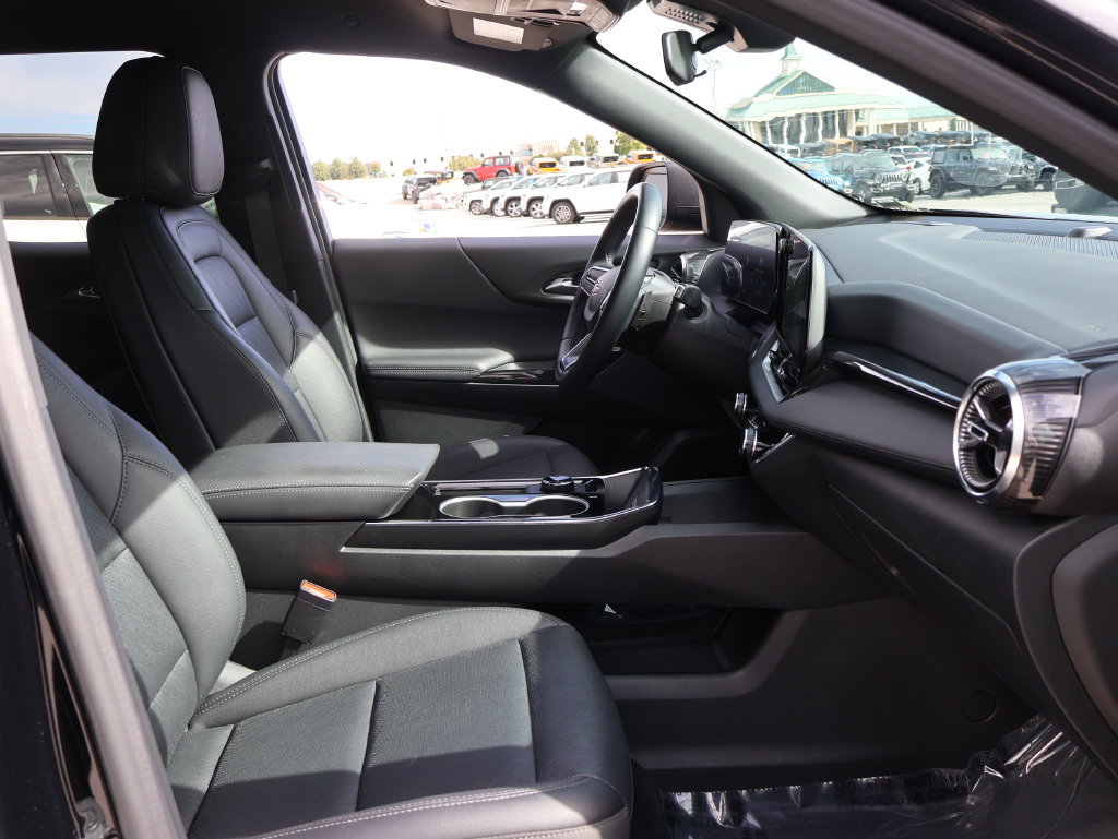 Used 2026 Chevrolet Equinox LT w/ Convenience Package II FWD image 8