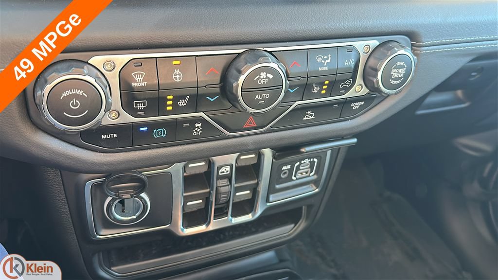 Used 2025 Jeep Wrangler Unlimited Sahara AWD/4WD image 23