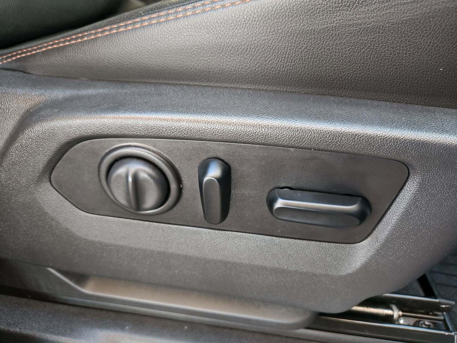 Used 2020 GMC Sierra 2500 AT4 w/ AT4 Premium Package image 28