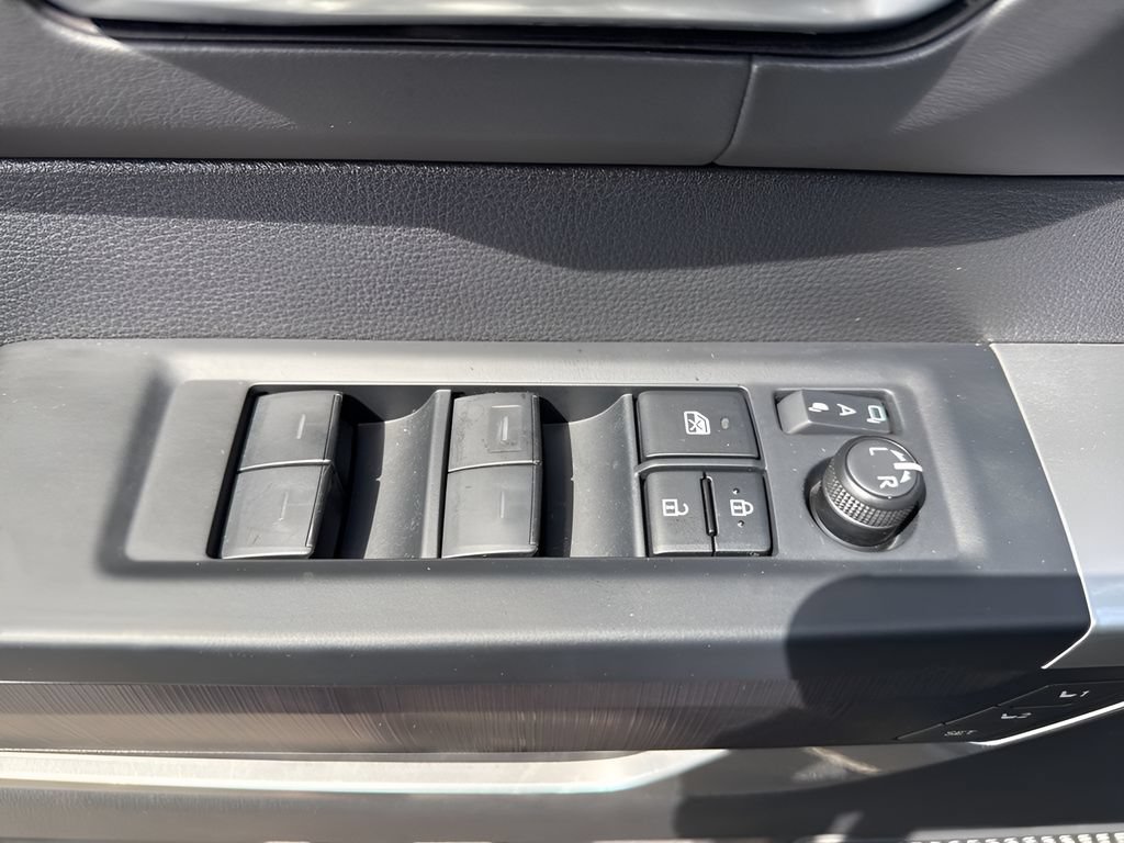 Used 2025 Toyota Tundra Platinum AWD/4WD image 27