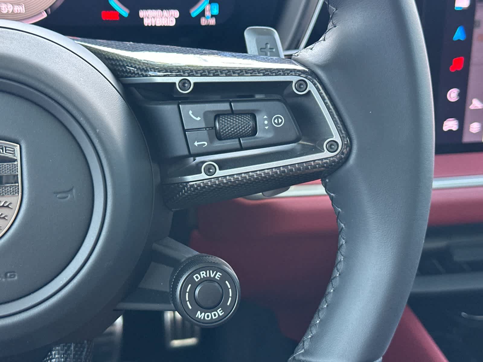 Certified 2025 Porsche Cayenne Turbo AWD/4WD image 29