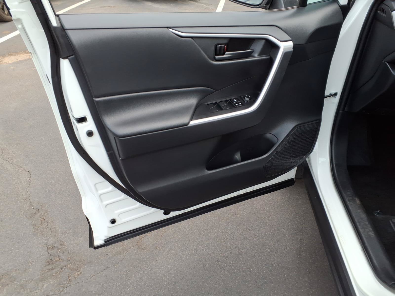 Certified 2021 Toyota RAV4 LE w/ Carpet Mat Package (TMS) FWD image 13