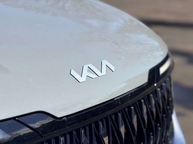 Used 2025 Kia Carnival EX image 33